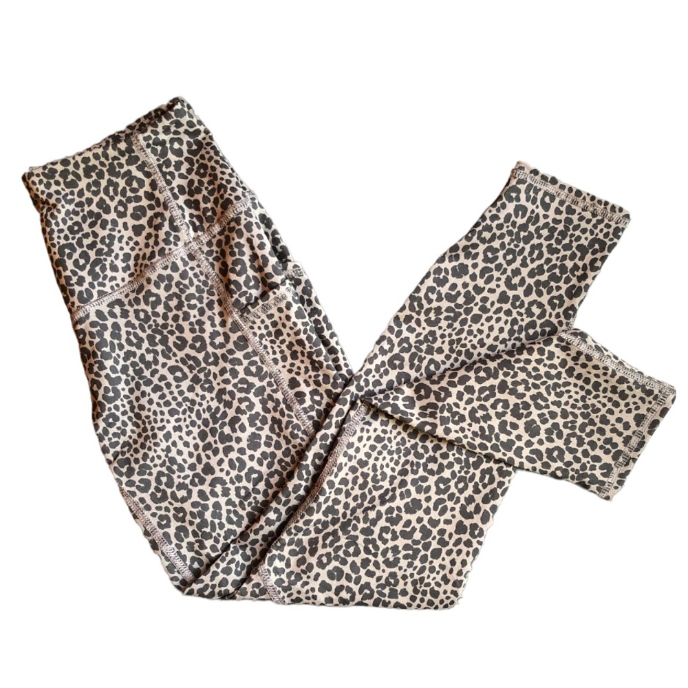 EVOLUTION AND CREATION Workout Capris Leopard Print Size Medium